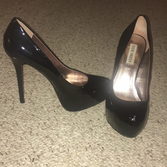 Steve Madden Shoes - Steve Madden “nala” pumps in size 9W.